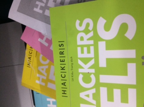 Mua bộ 4 cuốn về học, giao hàng đóng gói cẩn thận nhân viên nhiệt tình. Song giờ mới mở bọc cuốn sách đầu tiên trong 4 cuốn ra xem thì thấy sách đóng gáy lỗi nên bị bung giấy, chắc là do nhà sản xuất. Mong nhà sách lần sau khi xuất sách cần kiểm tra sách trước để tránh bị tình trạng này. Thật sự cảm thấy khó chịu vô cùng