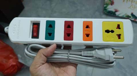 Giá dán trên sản phẩm là 79.000 đồng nhưng giá niêm yết trên trang Tiki ghi 80.000, giảm 47% , giá gốc là 150.000 đ, vậy giảm cái quái gì nhỉ? Vấn đề này, yêu cầu Tiki xem lại! Nếu tính cho chi li nhé, thì hơn 1000đ, không đáng là bao nhưng cái kiểu niêm yết giá, chua thêm phần giảm 47% là không trung thực, giảm chỗ nào chứ, (còn thêm 22.000 đ phí vận chuyển, siêng một chút,  ra siêu thị mua có ngay ) nếu không muốn nói là *** đảo khách hàng!
Sản phẩm mở ra thấy có chất lượng, bền hay không thì chưa biết. Giá cả niêm yết như trên thì không hài lòng chút nào!