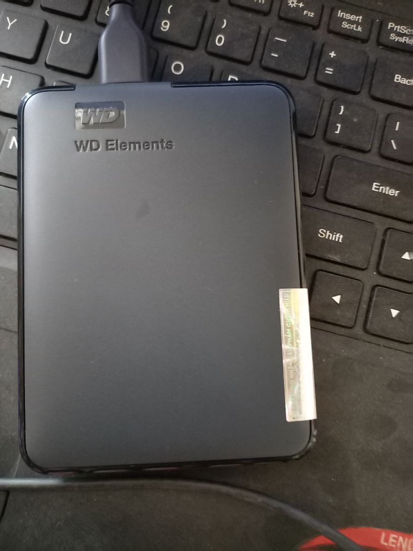 Sản phẩm đúng như hình, truyền dữ liệu nhanh. Đóng gói đẹp, đầy đủ tem mác, chống sốc, giao hàng nhanh. Được tặng vỏ đựng ổ cứng.