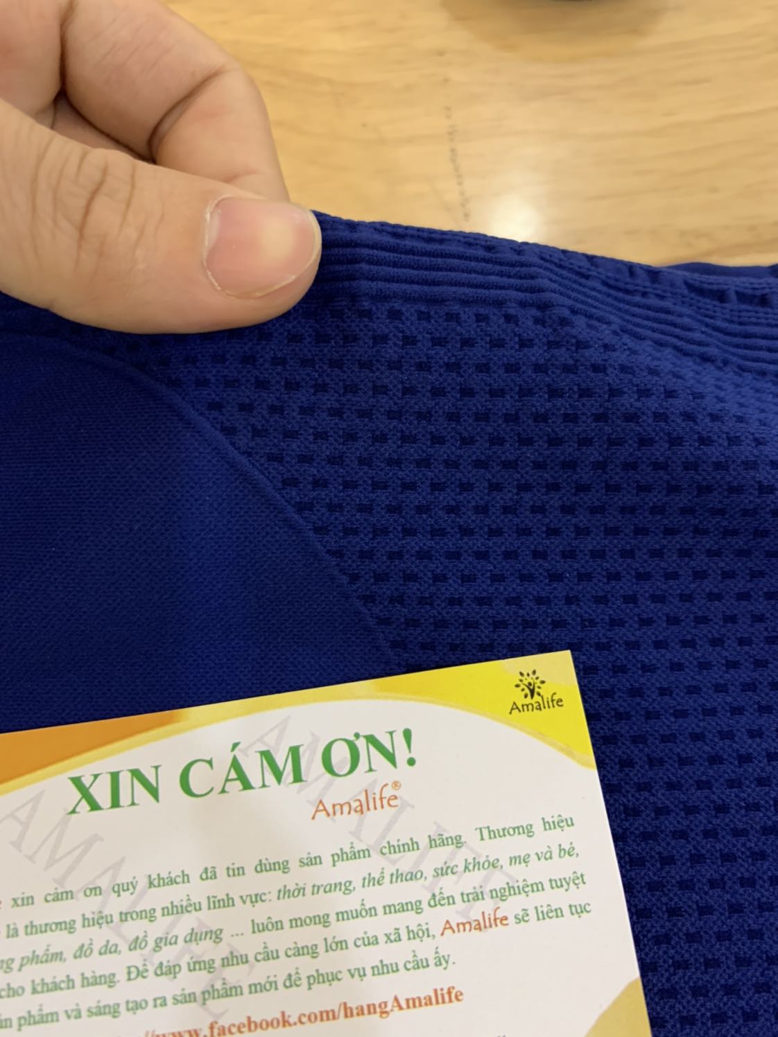 Chất liệu quần này đẹp cực kỳ luôn nhé, mới nhận hàng thì nhìn có vẻ hơi ngắn so với size mà đến khi mặc lên thì co dãn tuyệt vời vừa in luôn, vợ mình mặc vô mà chống ngắm khoái quá kaka... vợ kêu rất thoải mái chứ ko hề chật.. cám ơn shop và tiki nhiều, tối rảnh vào shop xem có gì hay hay lại ủng hộ tiếp