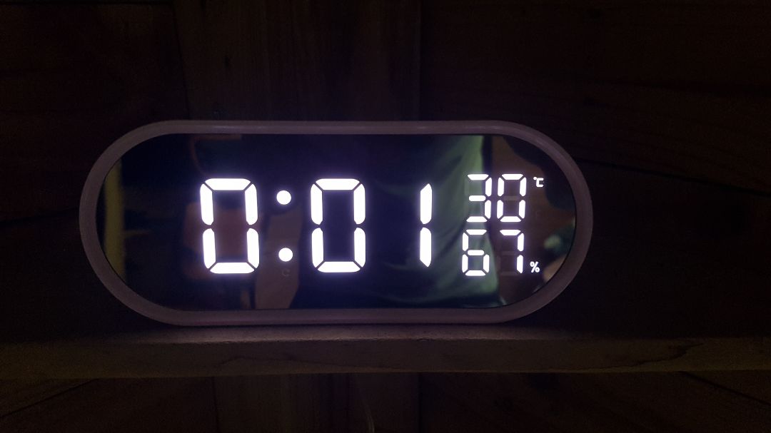 Đồng hồ đẹp, trời tối tự giảm độ sáng, chữ to, người lớn tuổi dễ đọc Đồng hồ đẹp, trời tối tự giảm độ sáng, chữ to, người lớn tuổi dễ đọc