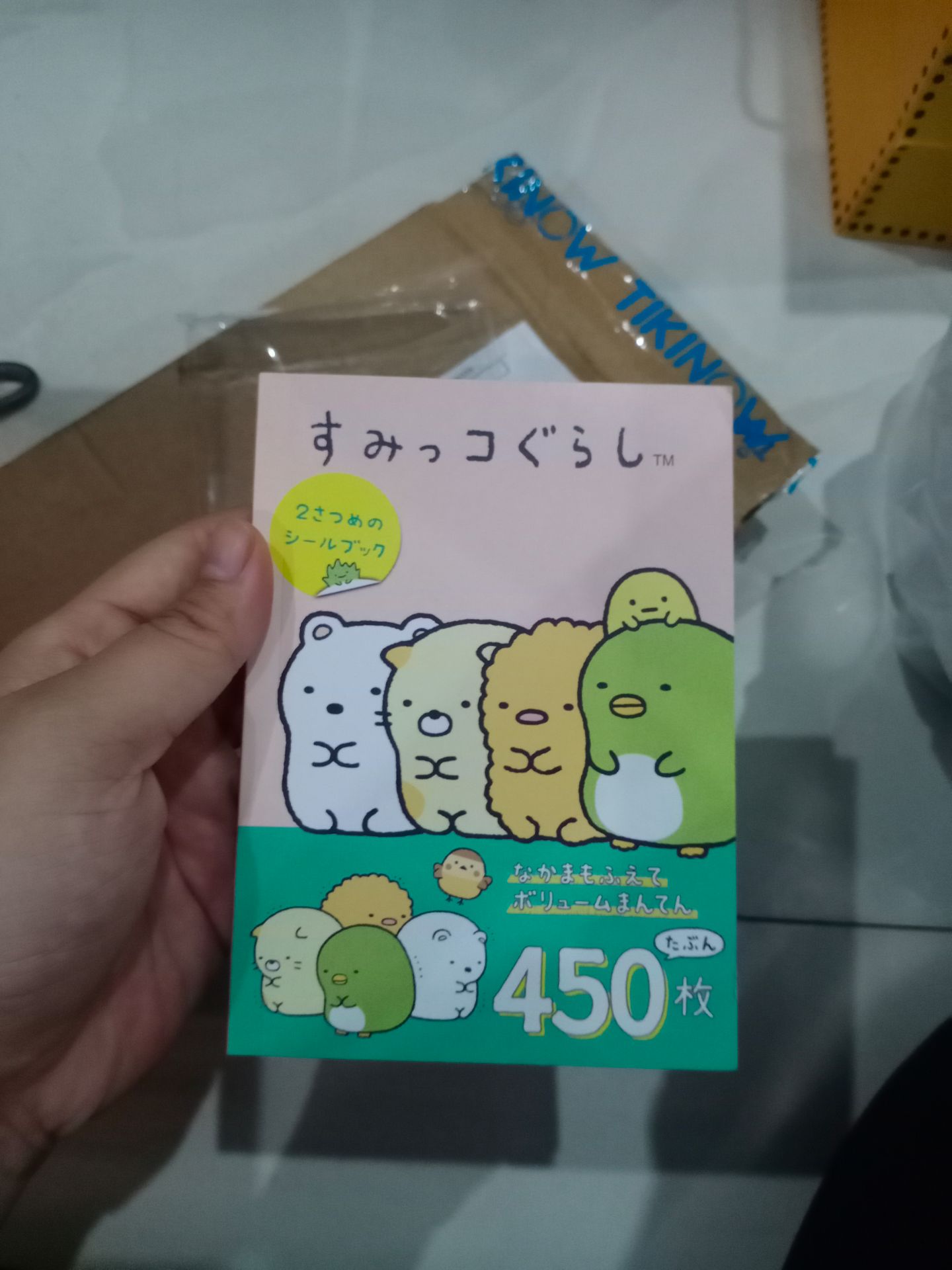 Phần bìa có hơi bị quắn do va đập, còn lại thì đều ổn. Giao hàng nhanh, sớm 1 ngày so với dự kiến. Vì là mua bằng đơn 0₫ nên khá hài lòng