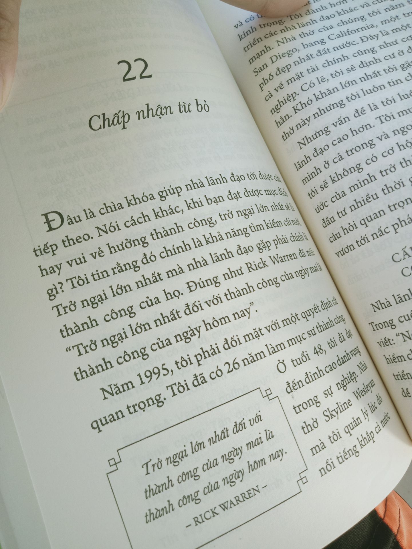 Giao hàng nhanh. Gần 4 ngày là có rồi ^^ . So với cuốn 15 nguyên tắc vàng phát triển bản thân thì cuốn này thiết kế không đẹp bằng. Tuy nhiên mới đọc chương 1 thôi đã bánh cuốn rồi.