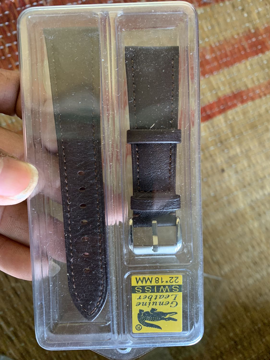 Sản phẩm ok. Có tặng công cụ để thay dây quá tuyệt