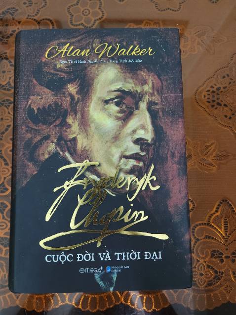 Giao hành nhanh, shop đóng gói cẩn thận, vuông vức như bánh chưng. Giá cả hợp lý. À, sách mình nhận được k có màng co, hơi khác so với các cuốn khác của nhà O+