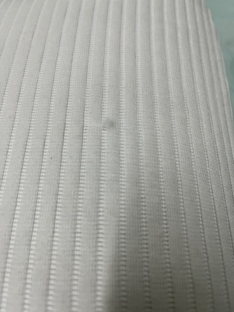 Hàng giao nhanh, đóng gói ok, mà hàng phân khúc cao cấp nhưng độ hoàn thiện chưa tốt, vỏ gối bị lỗi sứt chỉ, bung chỉ tạo cảm giác khó chịu với sản phẩm mới, trải nghiệm nằm thì mới dùng chưa đánh giá được nhiều, sẽ cập nhật sau.