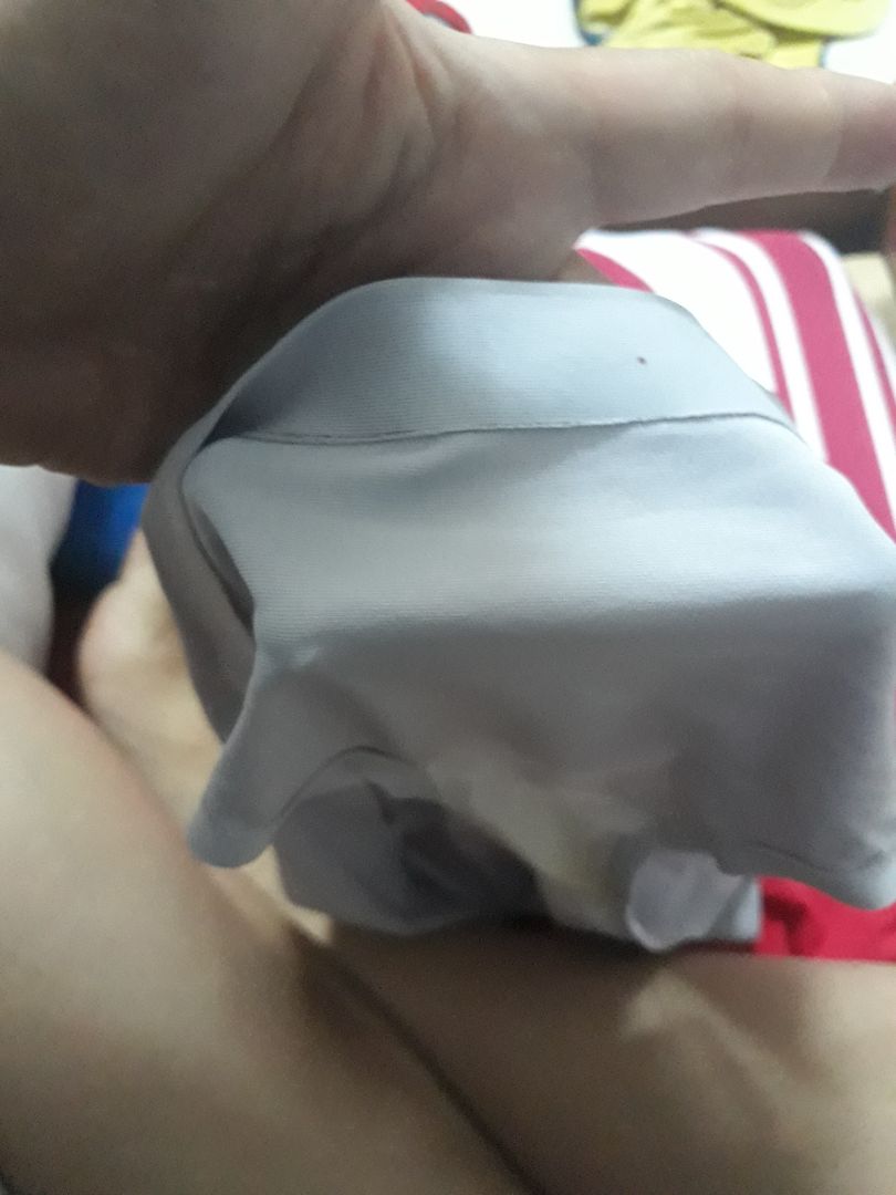 nghĩ sao bán quần ko có chun mặc ko dc. tuột hoài lôn. màu đỏ mình mua ở sop nay.  màu xám mình mua shop khác mặc thich nen lên tim mua lại kiểu quần đúc. mà shop giao hàng ko có tâm. quần kì cục