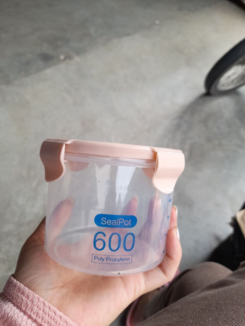 thùng rác k có hộp bên trong nếu có sẽ ok hơn