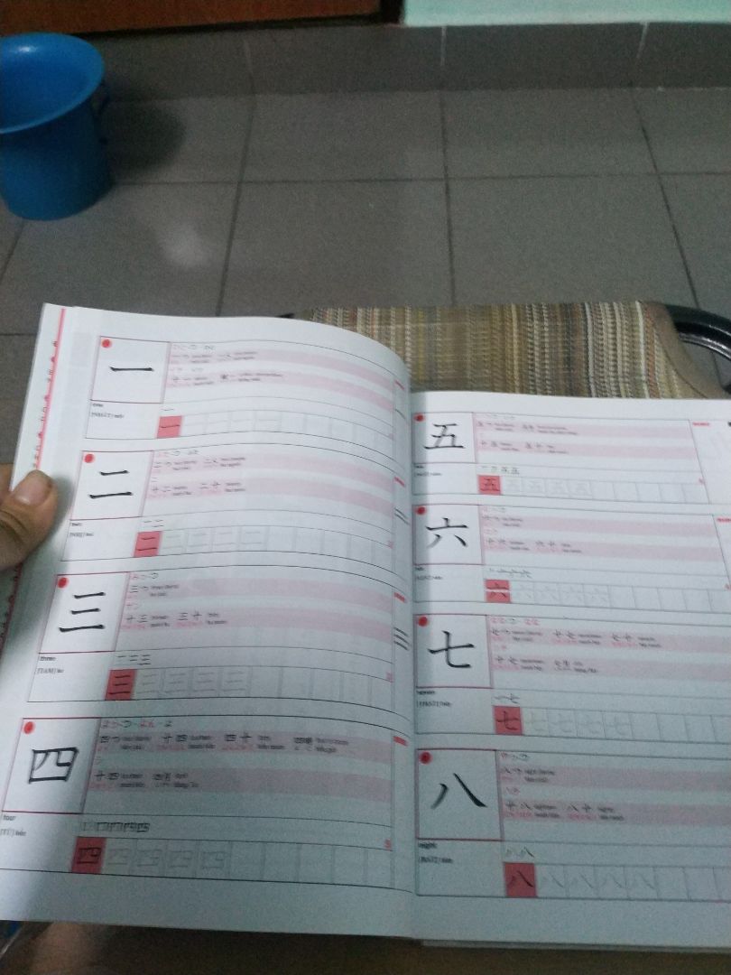 Sách to, đẹp, có đĩa. Chữ hướng dẫn toàn tiếng Nhật, xem hoa mắt, k hiểu gì. Sách to, đẹp, có đĩa. Chữ hướng dẫn toàn tiếng Nhật, xem hoa mắt, k hiểu gì.