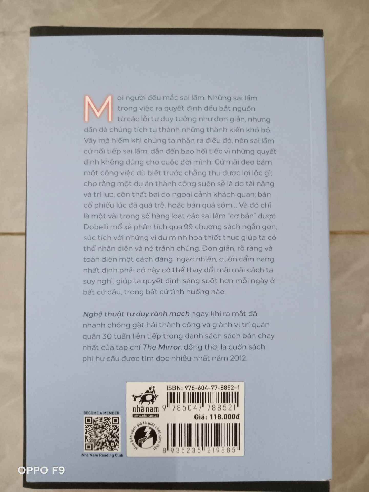 Sách của Nhã Nam rất đẹp, lỗi in thì có thể liên hệ Nhã Nam để đổi được. Quà đầy đủ, sale mạnh. Mình hơi buồn Tiki vì khâu đóng gói rất sơ sài, ko có bọc xung quanh, nên trừ điểm chỗ này. Cuốn này hên quá ko bị lỗi gì cả. Khâu vận chuyển cũng làm mình sốt ruột nữa, ko thấy cập nhật gì kỹ lắm, nhưng đợt này giao đúng hẹn.