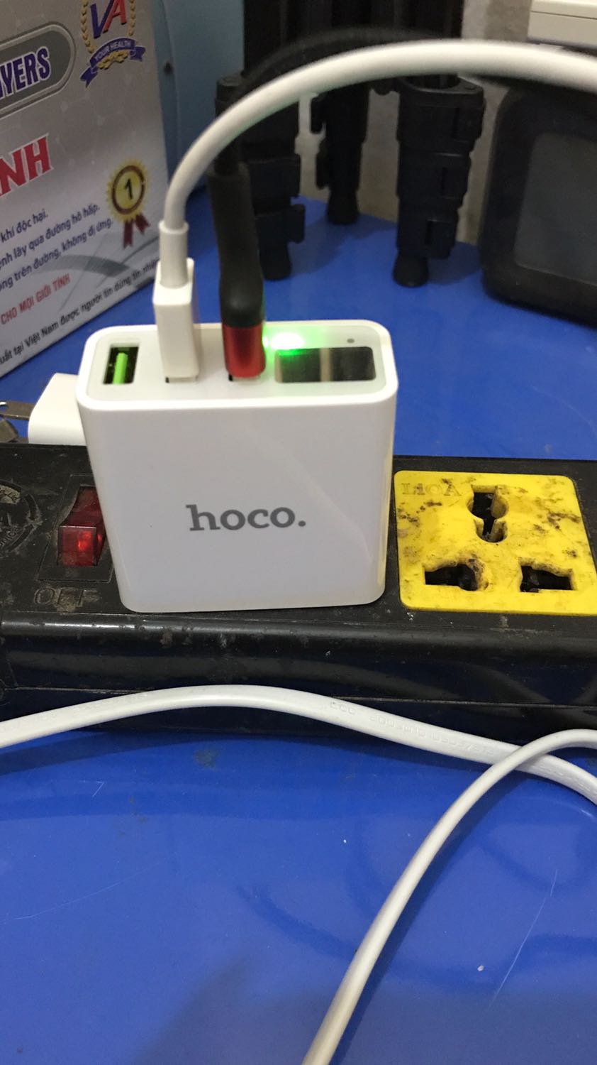 Sản phẩm rất tuyệt vời vừa sạc cùng lúc hai máy mà sạc đẩy lên pin rất nhanh nói chung là sản phẩm của hoco là k chê được nha 
Đáng giá cho 5 sao luôn nếu có 6 sao cũng cho luôn