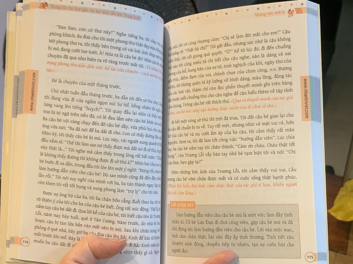 Sách rất hay! Gồm các bài viết về các chủ đề gần gũi, giàu từ ngữ phong phú, sinh động! Có chú thích phân tích tại bài luôn! Hay lắm! Giúp trẻ hiểu hơn về cách viết, thưởng thức bài viết chủ động hơn!