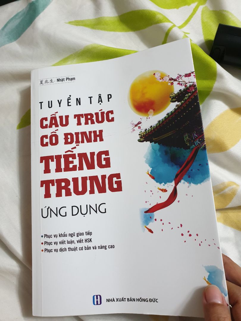 sách mới tinh, thẳng thớm,nếu dc tiki bọc kiếng như mấy lần trước thì tốt biết mấy,thêm tiền cũng k sao,vì mình rat kỹ,sợ sách hư hao,mà k lẽ mỗi lầb mua là moi lan dem dra ngoài bọc rat bất tiện