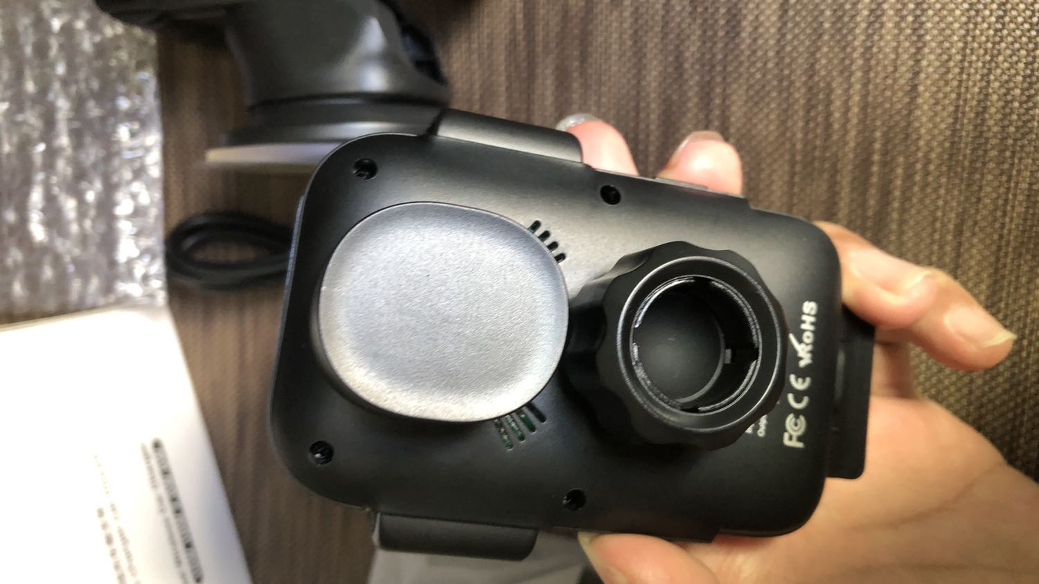 Đầy đủ như ảnh mô tả
Tks shop tặng kèm đế hít khá tiện lợi 
Hàng 5*