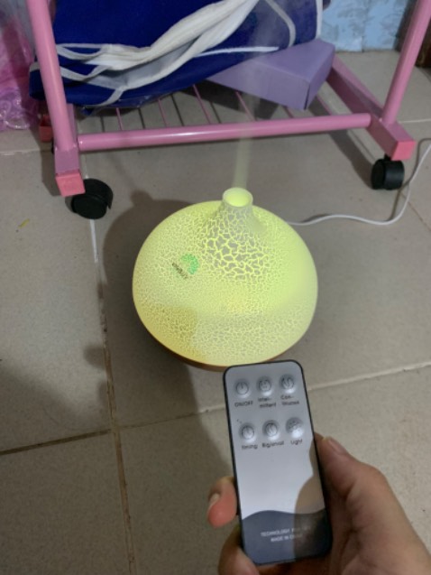 Đóng gói tốt, có tặng 3 tịn dầu, phun khá đều, đèn nhiều màu, dùng thích Đóng gói tốt, có tặng 3 tịn dầu, phun khá đều, đèn nhiều màu, dùng thích