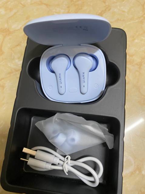 Kết nối với ios nhanh, đỡ bị tiếng ồn ngoài truyền vào. Chơi game, nghe Youtube các thứ khác cũng nhanh. Lúc mới mở ra thì hộp sạc đã full 3 vạch, hộp tai nghe nhẹ xỉu. Tính để sài mấy ngày rồi review mà sợ quên nên bóc hàng review luôn. Giao hàng nhanhhhhhhhh.