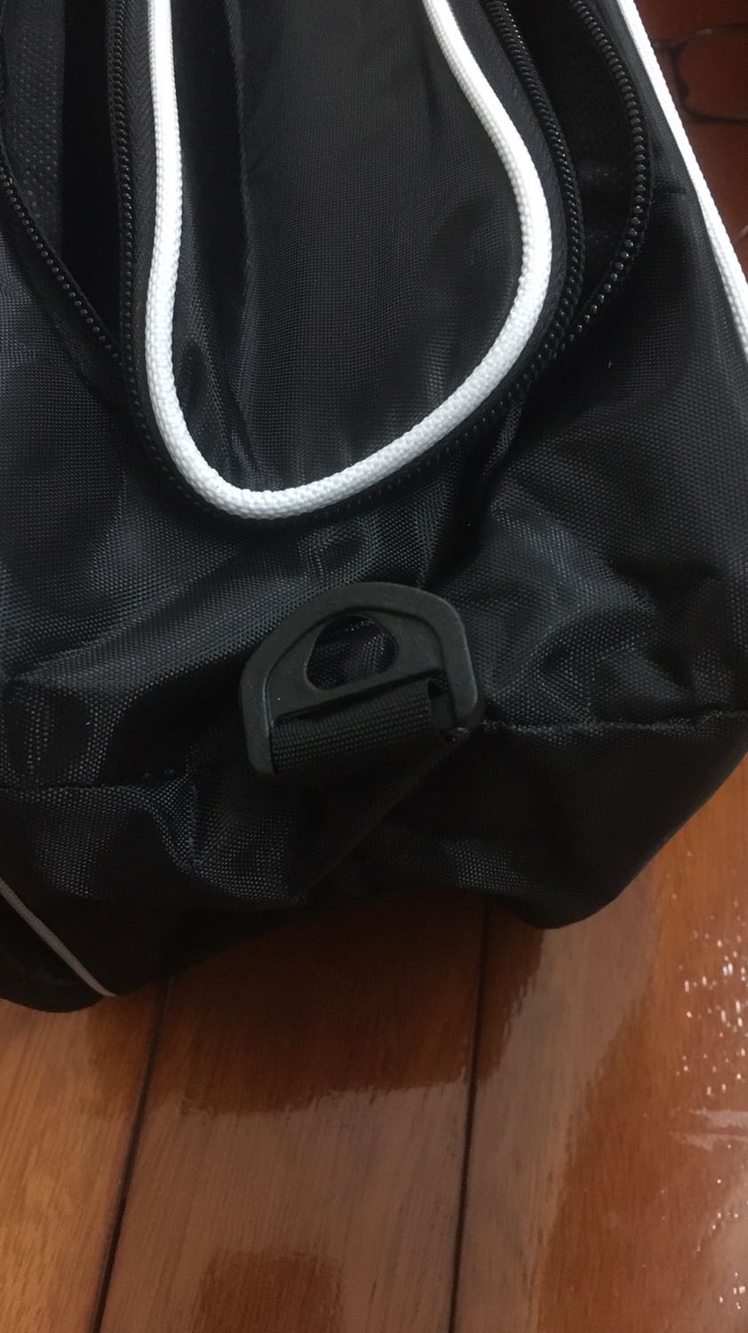 Được nhưng thiếu dây đeo chéo. Mong shop lần sau giao hàng cho khách đầy đủ