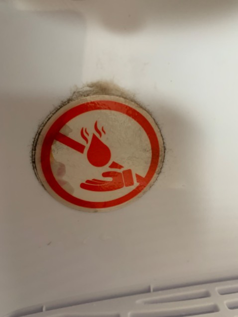 Mở thùng sản phẩm ra thấy ướt nhèm cả cái máy, decal dán thì thấy dơ và cũ.
Đã báo tiki và đang đợi xử lý