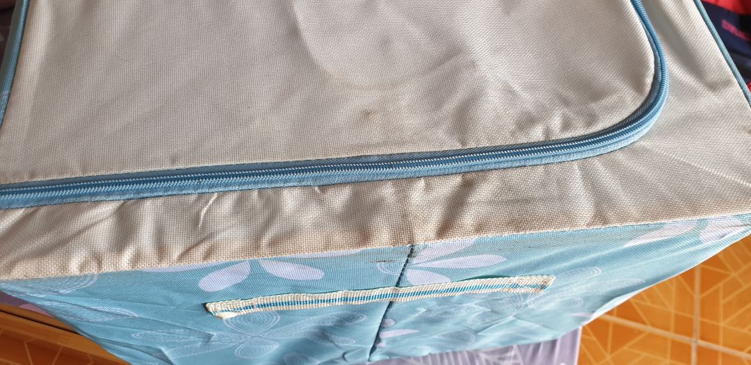 Thật sự thất vọng, tên sp là "bộ 2 túi đựng...." nhưng mình chỉ nhận được 1 thôi, sản phẩm bị sờn rách bên góc, khá cũ và có vết bẩn. Không biết có nhầm lẫn gì không.