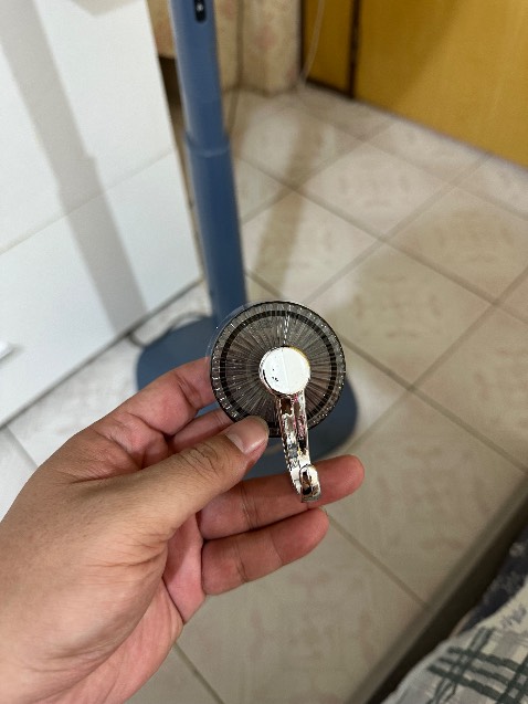 Lực hút tốt, treo nặng tốt. Nhưng móc xi hơi kém. Nếu làm bằng inox/thép thì phù hợp giá hơn