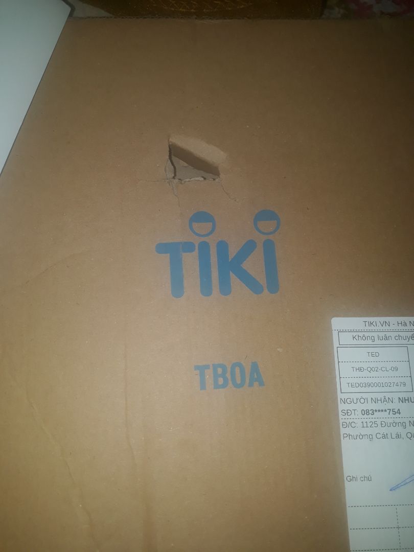 Giao hàng tương đối ổn trong mùa dịch (từ 20/12-23/12). Hộp giao hàng có 1 lỗ thủng nhưng không ành hưởng đến gói hàng bên trong. Shop còn tặng kèm 1 túi da rất xinh nữa. Mình xài thử thì thấy rất ưng ý và hài lòng với chất lượng sản phẩm. Dễ xài và sản phẩm thì nhỏ gọn, dễ mang theo.