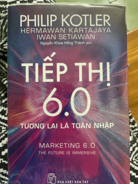 Màu sắc như hình, sách có kèm bookmark (giống bìa).