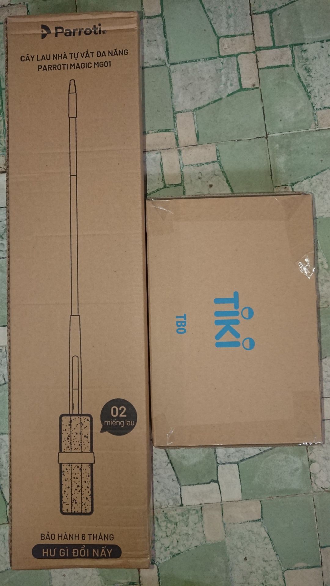 _ Đóng gói kỹ.
_ Đủ số lượng linh kiện kèm quà tặng.
_ Lau sạch nhưng giẻ lau có vẻ hít mặt sàn quá nên lau rất nhanh mệt và mỏi tay.
_ Chỗ nối giữa các ống dễ bị tuôn ngược trở ra mặc dù đã siết hết mức rồi.
_ Không thể xoay ngang giẻ lau khi lau ở dưới gầm thấp.