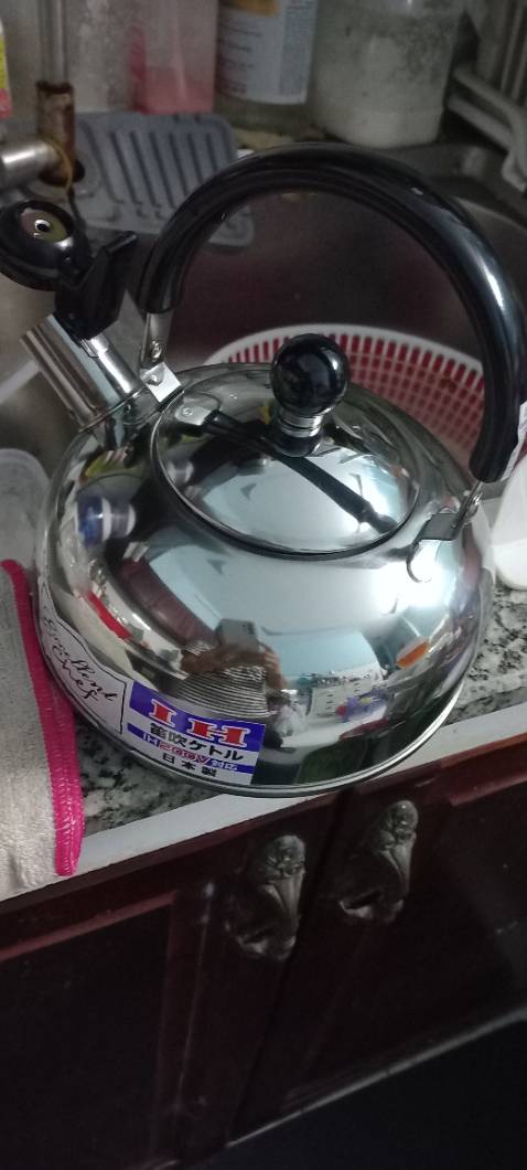 Ấm nho nhắn dễ thương ,còi báo hơi nhỏ ở xa chắc khó nghe,nếu xài tốt ko bị rỉ sét thì khá ok