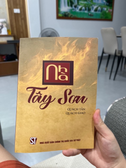 Sách nội dung hay, bổ ích về lịch sử