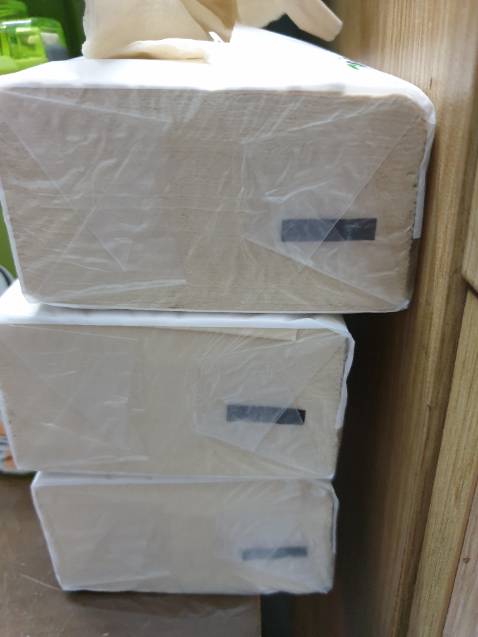 giấy xài ok lắm. tiện và bảo vệ môi trường hơn khăn ướt. giá rẻ