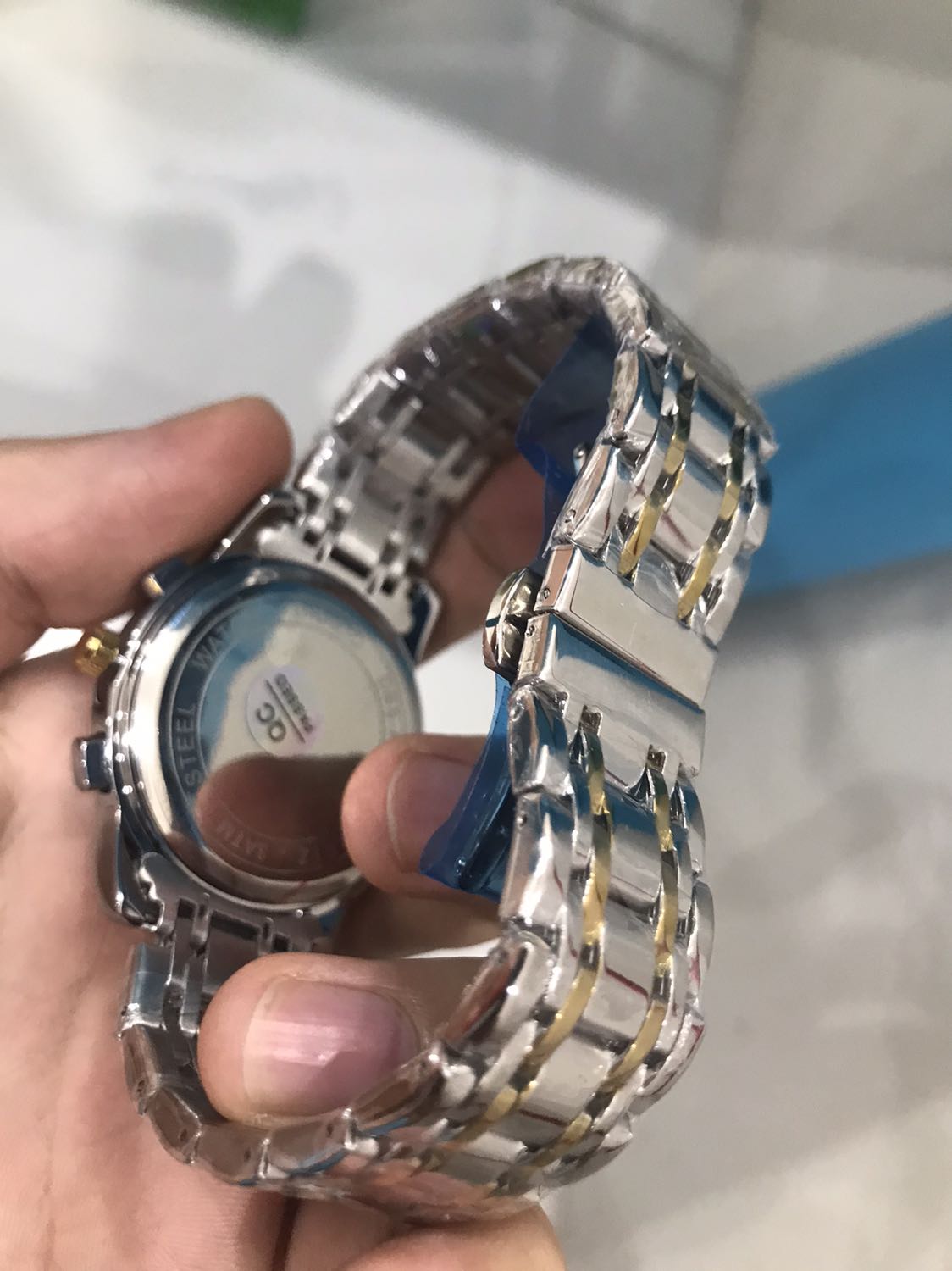 Tuyệt vời ông mặt trời, đồng hồ đẹp quá shop ơi, sản phẩm đúng như hình ảnh mẫu mã shop đăng. Shop đóng gói chắc chắn đầy đủ hộp thẻ bảo hành như cam kết. Rất hài lòng về sản phẩm của shop. Sẻ ủng hộ thêm cho shop nếu có người thân bann bè nào có nhu cầu nhé, rất tuyệt vời tôi rất hài lòng