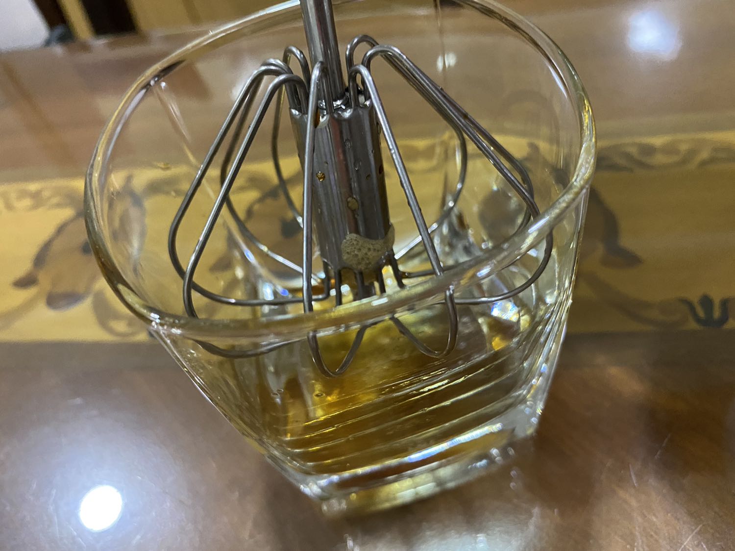 Sản phẩm inox chất lượng cao, tay nhấn nhẹ nhưng quay rất mạnh, cà phê tạo bọt nhiều. 
Đã sử dụng nhiều ngày vẫn tốt. Trong chuôi cầm có lò xo nên cần hạn chế để nước chảy ngược vào.