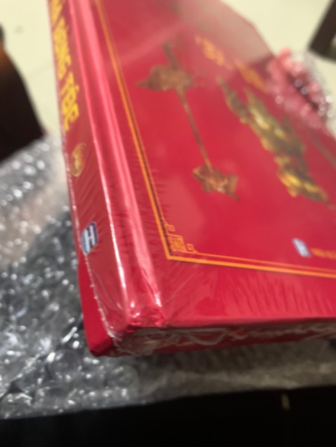 Bìa cứng đúng mô tả, các nội dung bên trong chưa tìm hiểu nhiều nên chưa có đánh giá nhiều, tuy nhiên có những điều khác với phong tục chỗ mình. Có những phần để viết thông tin nhiều nhưng có những phần lại hơi ít.