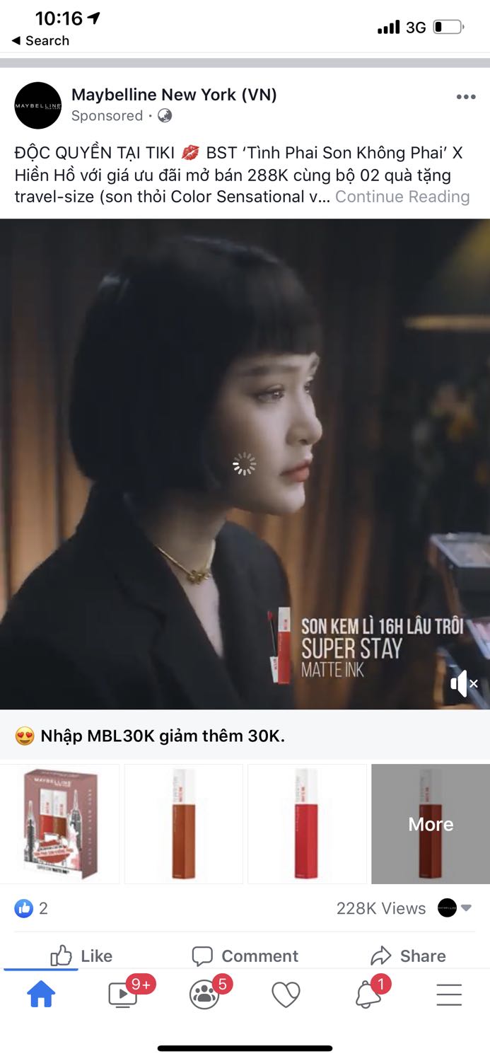 Mua vì Hiền Hồ, nhưng đánh thử rồi mê luôn Maybelline.
Lâu trôi cực kỳ, sáng tới tối, ăn chơi mãi mà ko trôi ?
2 màu cực kỳ hợp mùa thu đông, nhìn trendy lắm.
Hihi