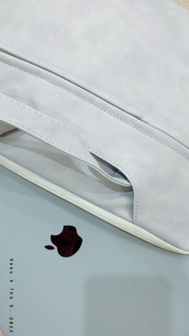 Túi xinh, màu xanh nhạt đẹp như mình mong đợi. Ngoài ra, dịch vụ của shop khá tốt: hết hàng túi con đi kèm, shop đã gửi lại tiền riêng, có kèm xin lỗi cẩn thận. Mình sẽ ủng hộ thêm lần tới.