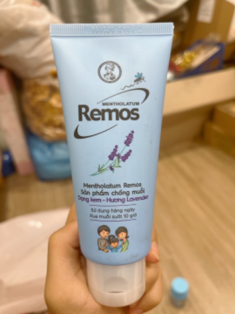 Kem bôi thấm nhanh, mùi thơm nhẹ, chống muỗi tốt, đặc biệt là gia đình có bé nhỏ thì càng nên mua nha các mom