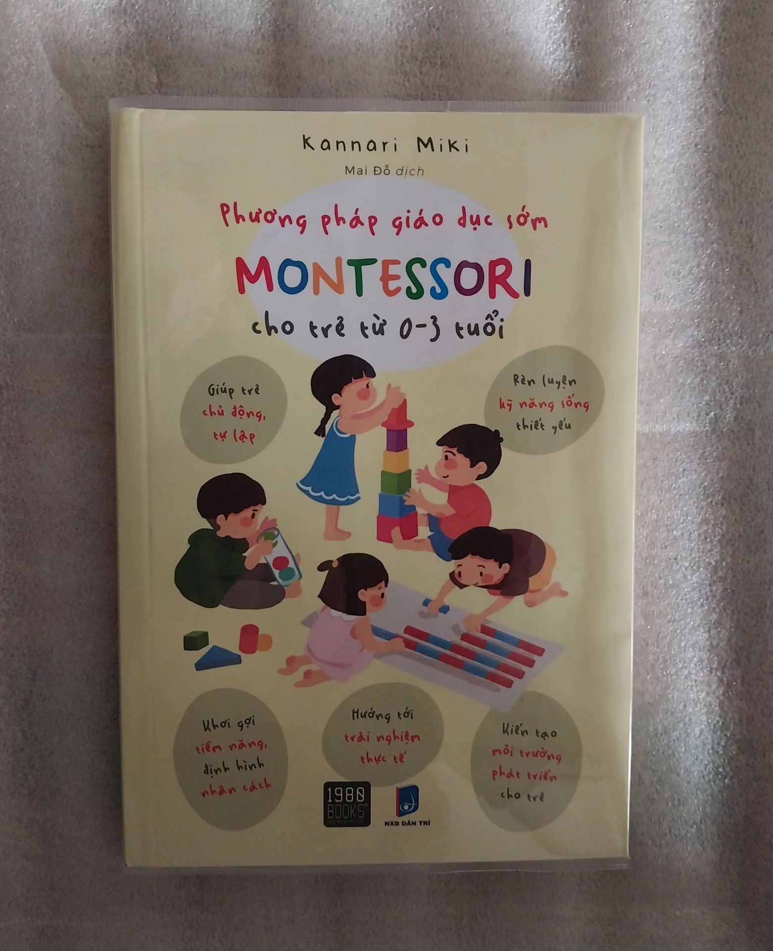 Sách được bọc bookcare siêu đẹp luôn. Cảm ơn tiki nhiều ạ ^^