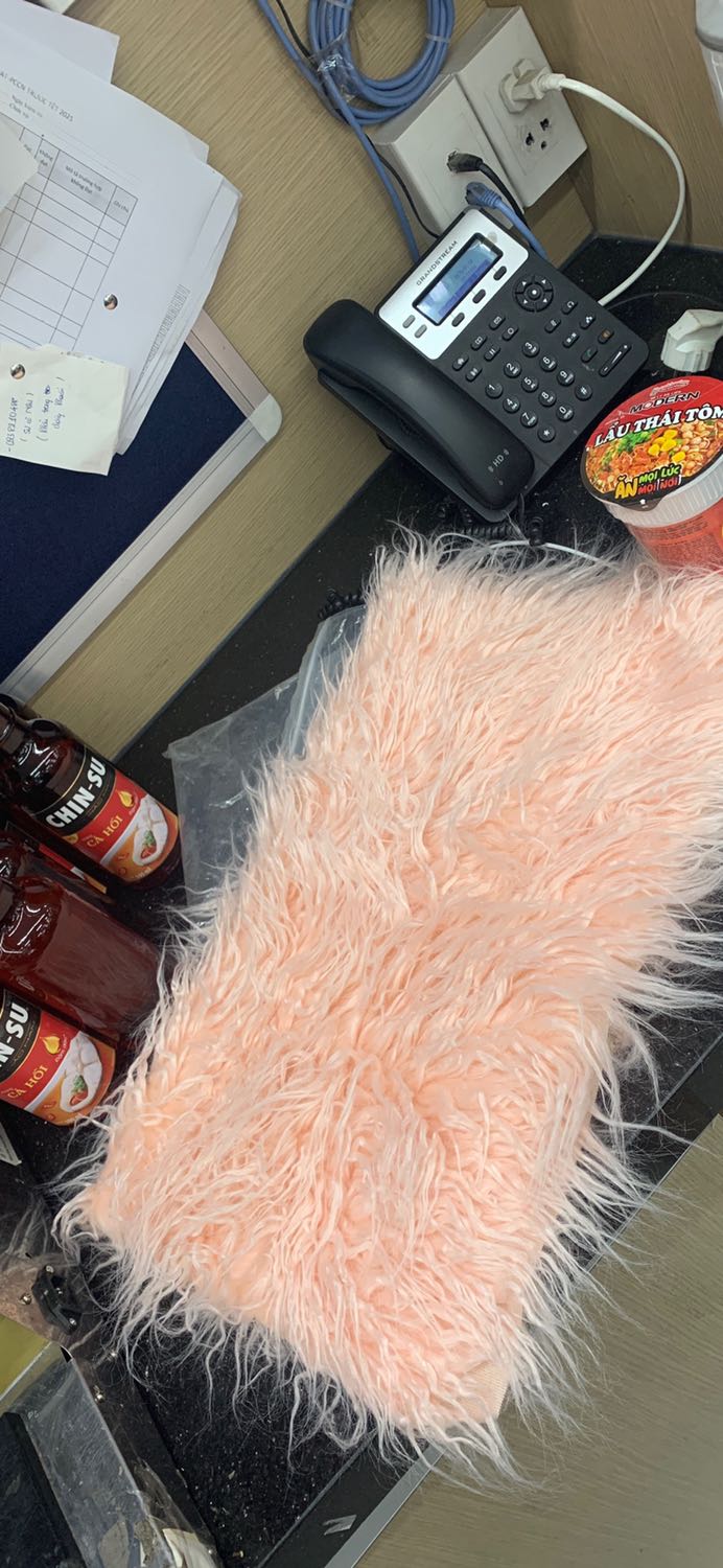 Màu sai thảm nhỏ xíu mỏng dính hàng rất tệ không giống hình ảnh ??