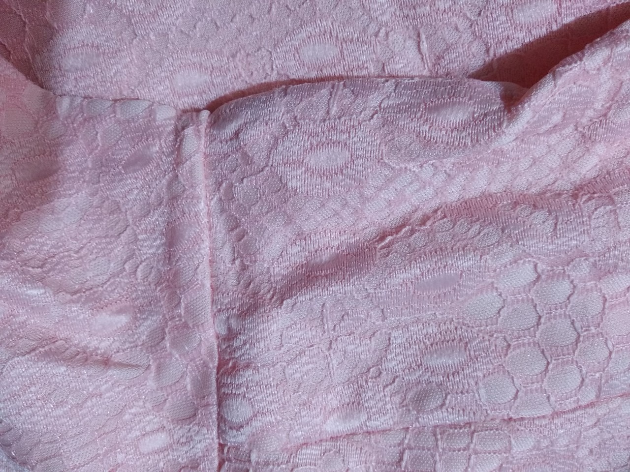 đường may đẹp, ren tay áo xinh, vải bền và co dãn nhẹ.                                             .