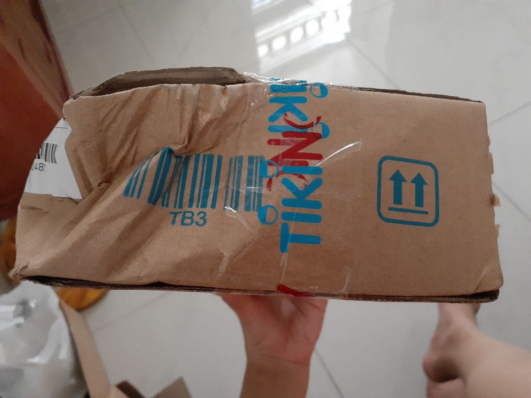 mình chọn vận chuyển tikinow nên nhận được hàng rất sớm, tuy nhiên khi nhận được lại rất thất vọng, hộp đựng móp mép, sản phẩm tạm ổn, sử dụng thêm 1 thời gian thì mới cho nhận xét khách quan được