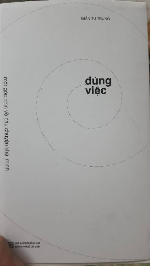 Sách bìa cứng, đẹp. Nội dung cực hay và dễ hiểu. Mình mua đọc thấy hay quá nên mua thêm.10 quyển tặng bạn bè, đồng nghiệp. Cảm ơn Thầy Giản Tư Trung! Sách bìa cứng, đẹp. Nội dung cực hay và dễ hiểu. Mình mua đọc thấy hay quá nên mua thêm.10 quyển tặng bạn bè, đồng nghiệp. Cảm ơn Thầy Giản Tư Trung!