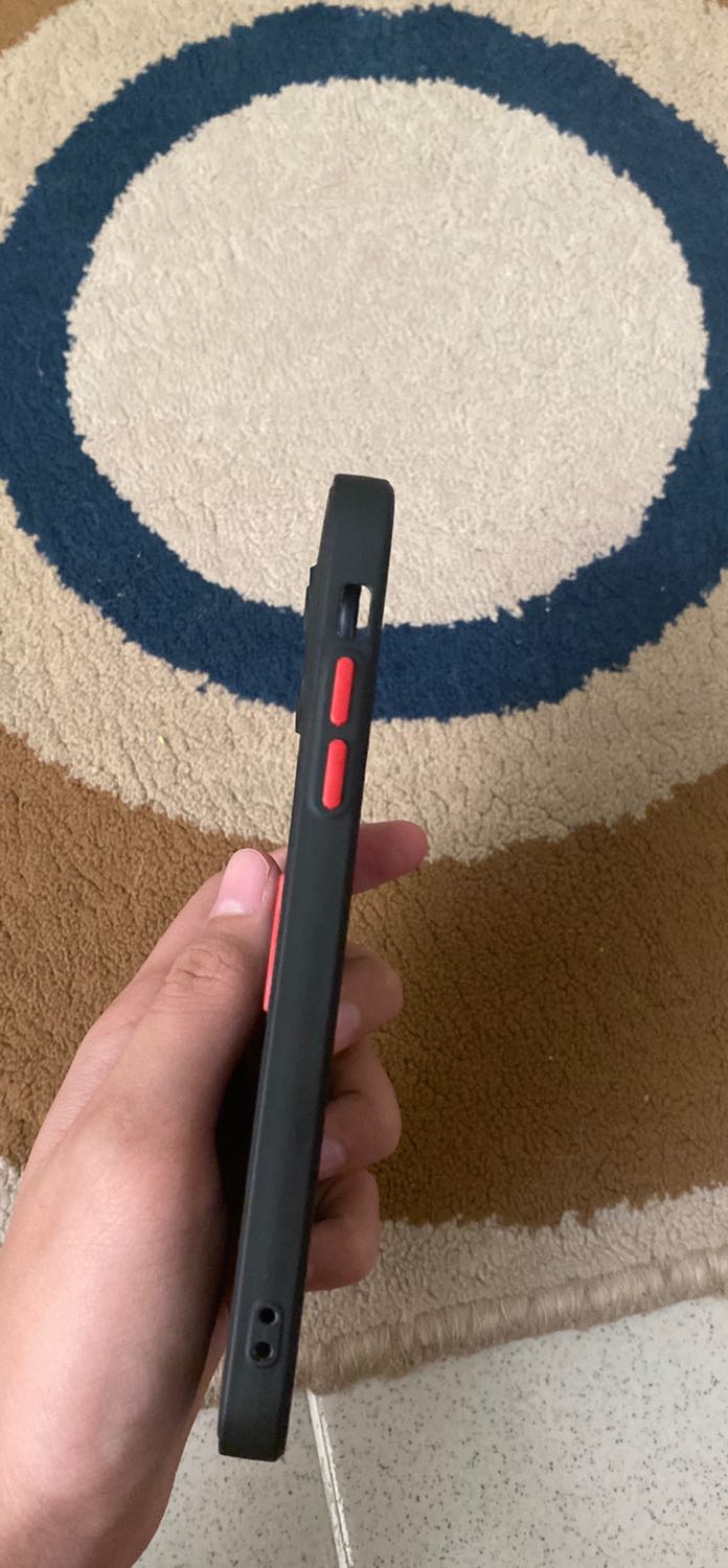 Rất thích viền của cạnh iPhone 12 nhưng mà không đủ kinh tế để mu Ip 12,nhưng có cái ốp này gắn vào giống kiểu đang cầm ip 12 v,ốp rất đẹp,vừa vặn,hàng ko lỗi,shop làm ăn rất uy tín!