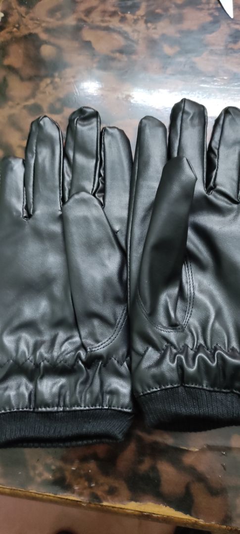 Đã nhận được hàng, sản phẩm đẹp, mềm mại, ấm áp. Lướt điện thoại tốt, tuy vậy găng tay hơi nhỏ nếu anh nào tay to thì hơi chật. Hài lòng về sản phẩm.