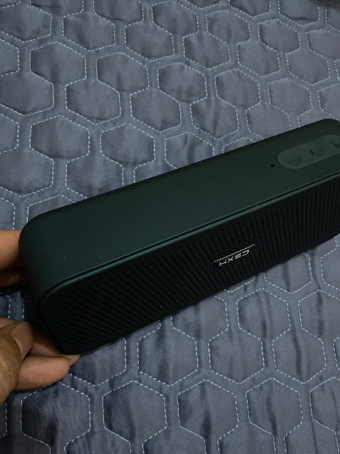 Loa bé, k thấy có chữ trên đỉnh k biết thật hay k