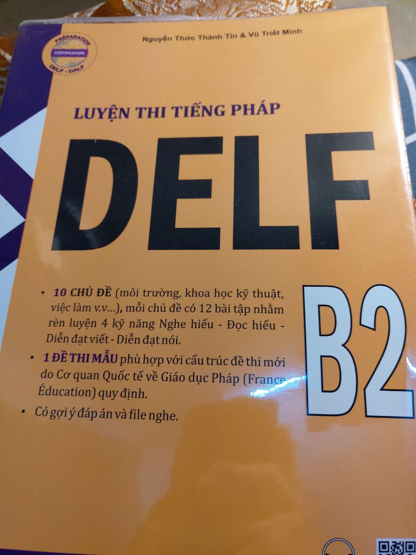 sách ổn, bọc đẹp, không bị lỗi, giao hàng đúng hẹn, tổng hợp các dạng bài của delf và 1 đề thi mẫu, dành cho bạn nào đang muốn ôn thi delf, có cả link tham khảo thêm tài liệu ở cuối sách nữa