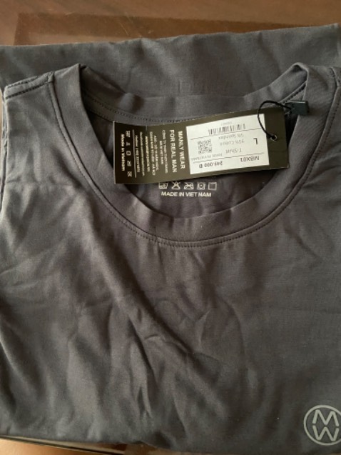 Vải dày dặn, mặc mát thấm hút mồ hôi, phom dáng đẹp trẻ trung, gọn gàng.Tiki giao hàng nhanh. Tuyệt vời. 
Sẽ mua lại khi có nhu cầu.