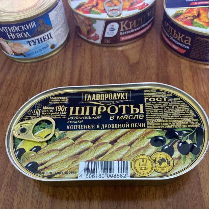 Nhìn bao bì đẹp mắt, check barcode đúng hãng. 
Hộp đã xuống cấp, date hơi lâu. Phải ăn liền 😅