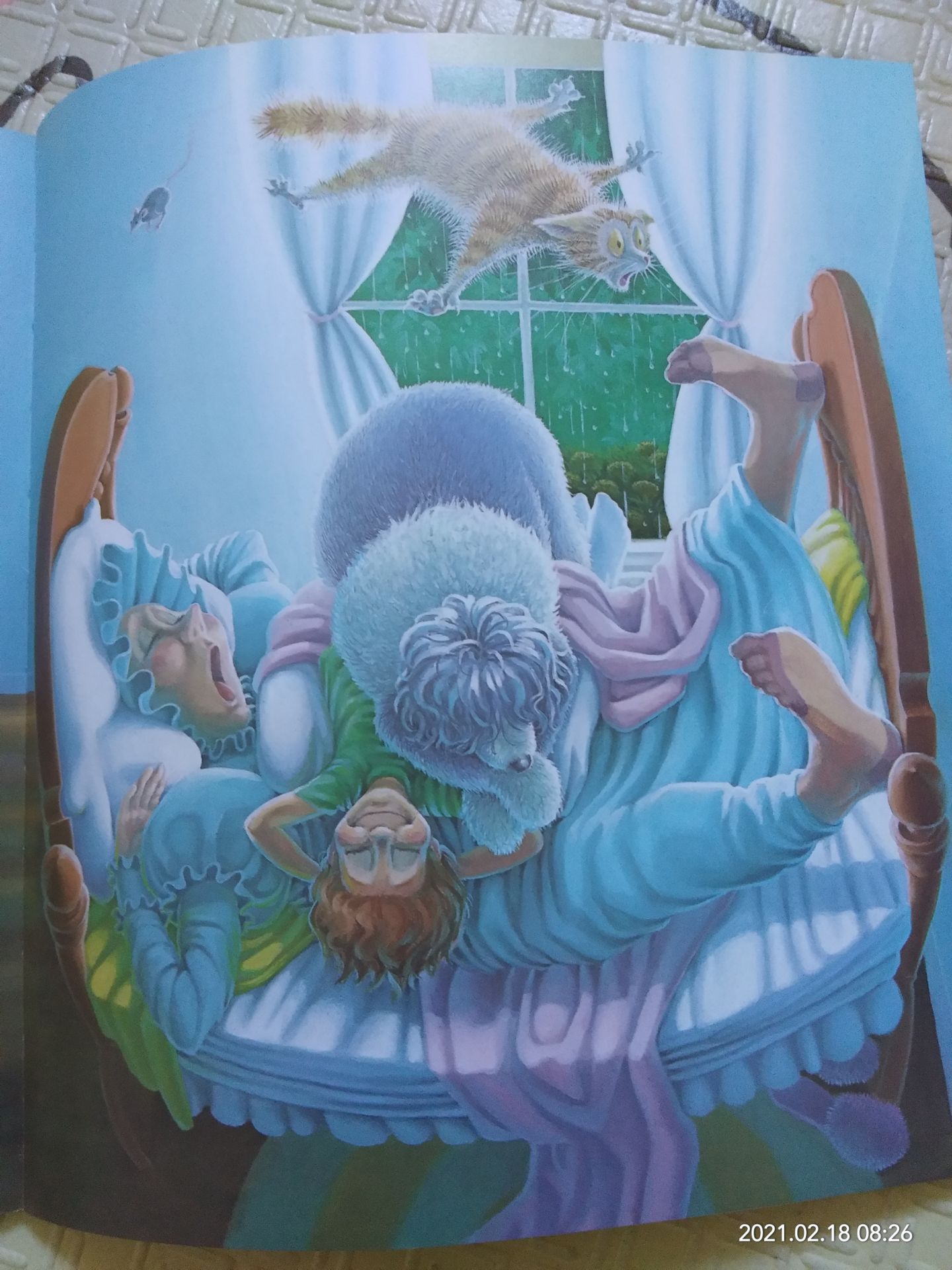 Bé nhà mình rất thích, vì tính nhẹ nhàng và bất ngờ của truyện. Bạn ấy cười thích thú, sau đó là tự đọc đi đọc lại. Hình vẽ trong truyện thì đẹp như tranh.