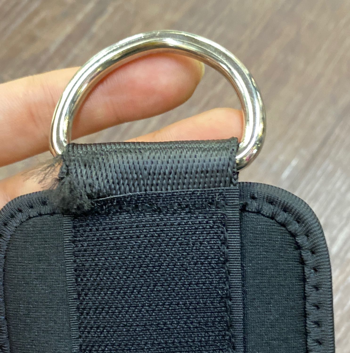 Sản phẩm bị lỗi bong chỉ, hàng bị lỗi Sản phẩm bị lỗi bong chỉ, hàng bị lỗi