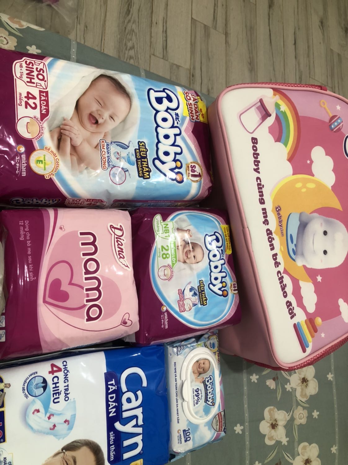 Giao hàng nhanh, túi đẹp, gói kĩ. Hên là túi đẹp k bị rách, date xa lắm nhe mn 2024 lận. Cảm thấy mẹ bầu nên mua vì đồ dùng cần thiết cho mẹ và bé k à.